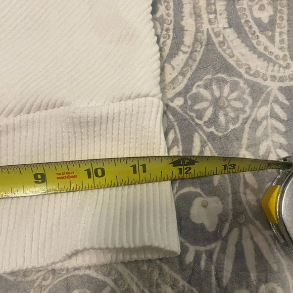 Aura Ribbed. V-neck Wrap Crop Top, Size S/M White - Picture 3 of 5